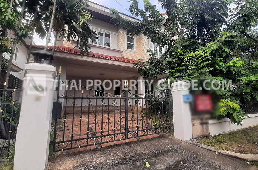 House with Shared Pool in Other 